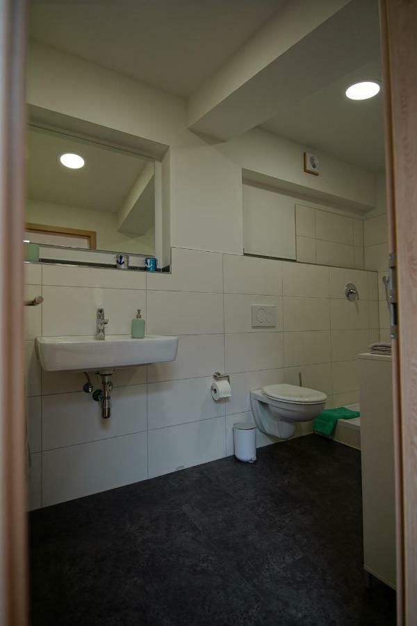 Gaestewohnung Hardinghaus Am Teich 瓦伦多夫 外观 照片