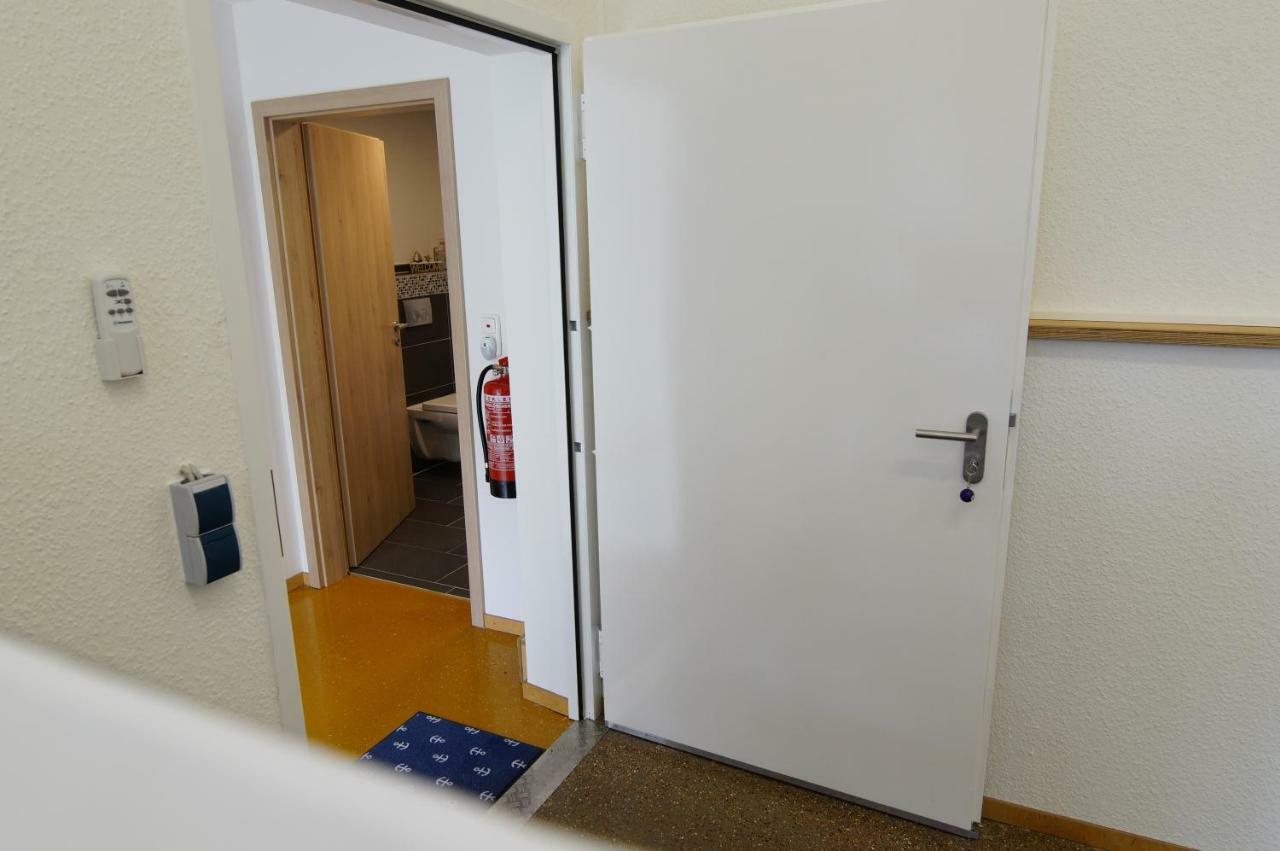 Gaestewohnung Hardinghaus Am Teich 瓦伦多夫 外观 照片