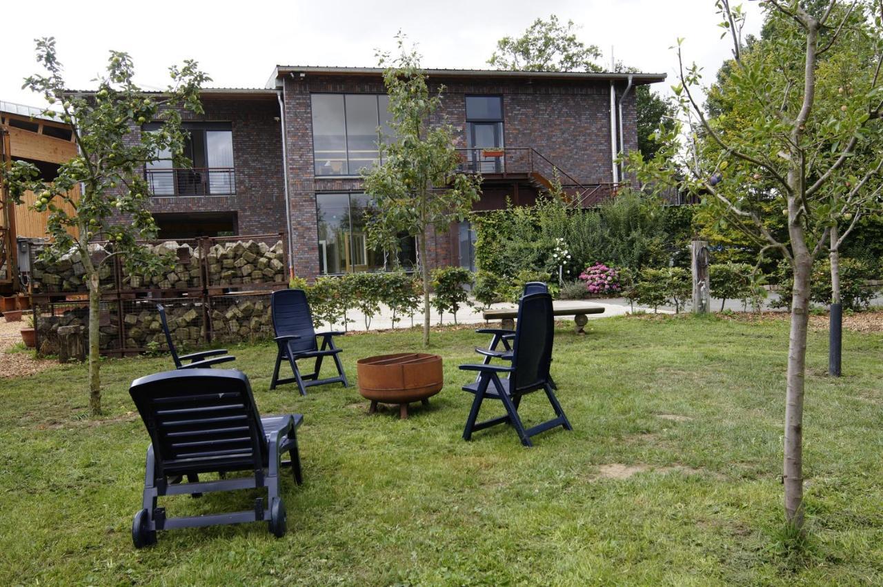 Gaestewohnung Hardinghaus Am Teich 瓦伦多夫 外观 照片